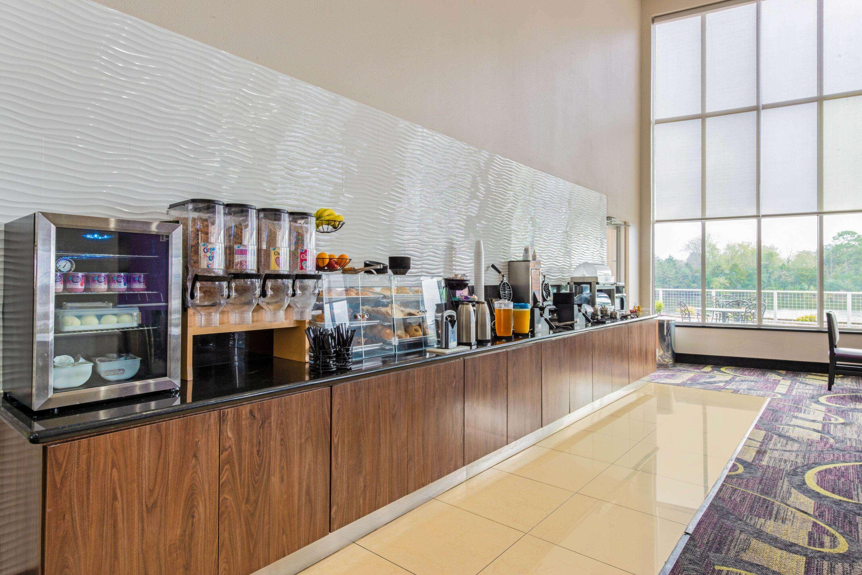 Hotel La Quinta By Wyndham Bridge City-orange 3*